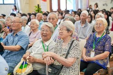 “红心护老，情暖夕阳” 广东岭南现代技师学院健康护理学院与岭南养老院产教融合 “技能&文艺”汇演